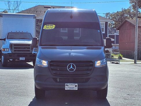 Used 2024 Mercedes-Benz Sprinter 2500 image 2
