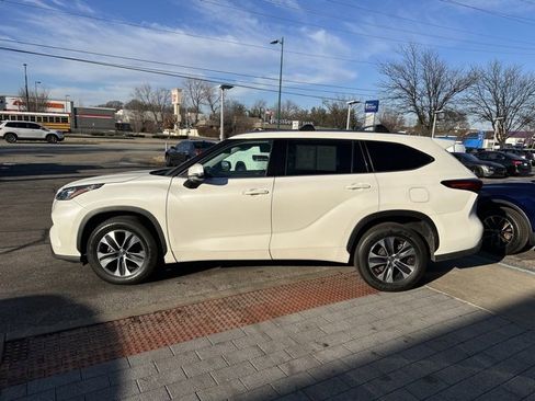 Used 2020 Toyota Highlander XLE image 4