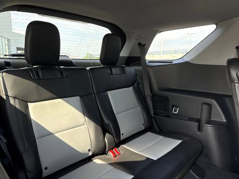 Used 2023 Ford Explorer XLT w/ Equipment Group 202A AWD/4WD image 9