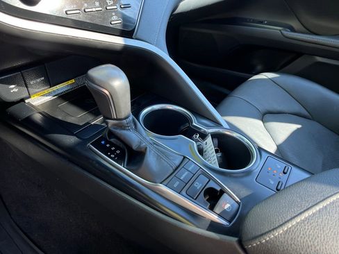 Used 2019 Toyota Camry XSE FWD image 19