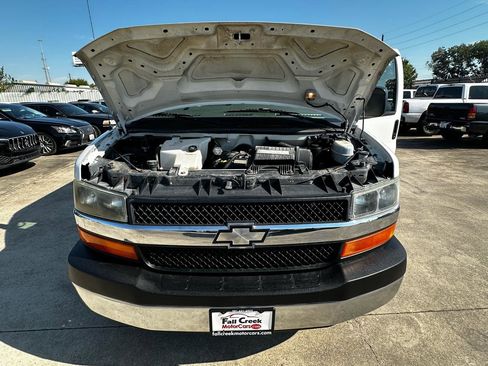 Used 2006 Chevrolet Express 3500 Passenger w/ LT Preferred Equipment Group RWD image 14