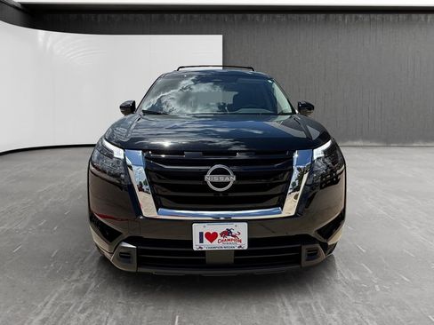 Used 2025 Nissan Pathfinder SV FWD image 8