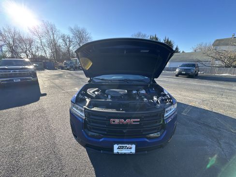 Used 2023 GMC Acadia SLT w/ Elevation Edition image 31