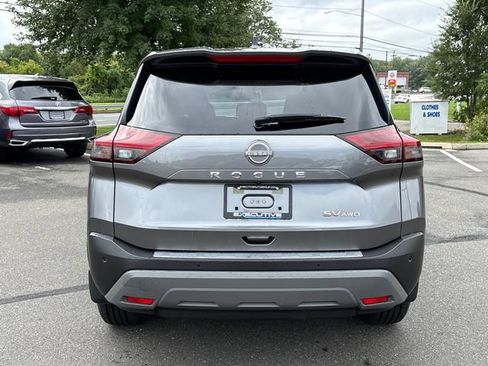 Used 2023 Nissan Rogue SV AWD/4WD image 3