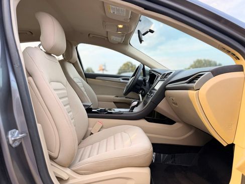 Used 2014 Ford Fusion SE FWD image 21