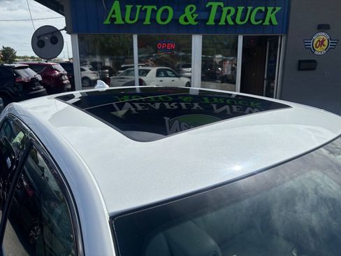 Used 2015 Chrysler 300 C w/ Harman/Kardon Audio Group AWD/4WD image 10