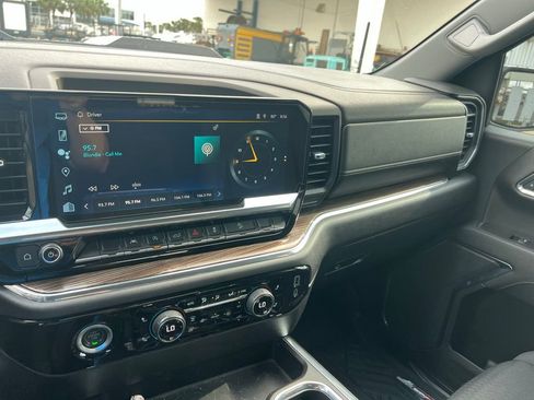 Used 2023 Chevrolet Silverado 1500 LT Trail Boss w/ LPO, Dark Essentials Package image 16