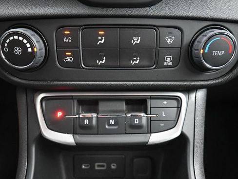 Used 2024 GMC Terrain SLE FWD image 16