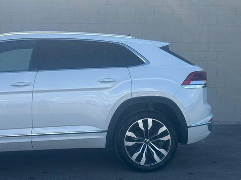 Used 2023 Volkswagen Atlas Cross Sport SEL Premium R-Line AWD/4WD image 4
