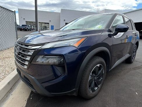 Used 2024 Nissan Rogue SV AWD/4WD image 4