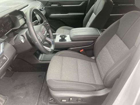 Used 2025 GMC Acadia Elevation image 17