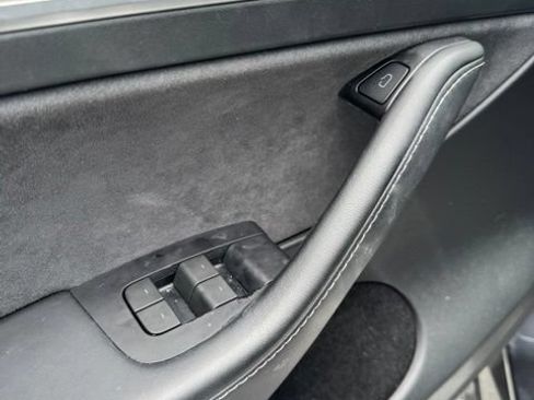Used 2024 Tesla Model Y Long Range RWD image 13