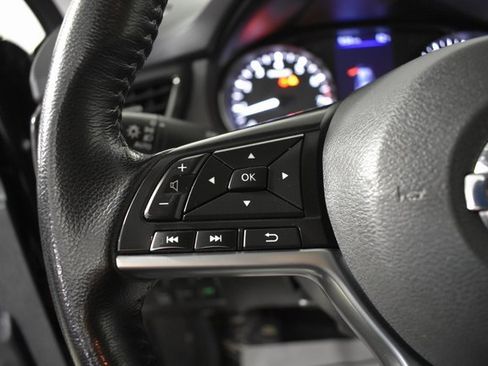 Used 2020 Nissan Rogue SV image 16