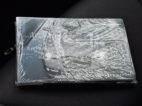 Used 2023 Chrysler 300 Touring w/ Sport Appearance Package image 27