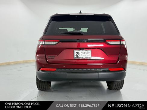 Used 2023 Jeep Grand Cherokee Altitude AWD/4WD image 7