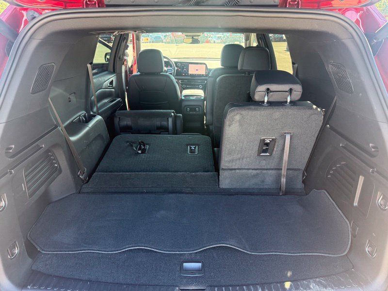 Used 2026 Chevrolet Traverse Z71 w/ LPO, Floor Liner Package AWD/4WD image 7