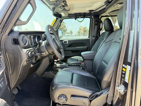 Used 2023 Jeep Wrangler Unlimited Sahara w/ Cold Weather Group AWD/4WD image 5