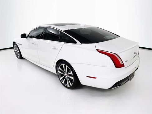 Used 2017 Jaguar XJ R-Sport image 6