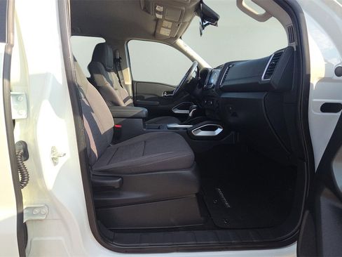 Used 2022 Nissan Frontier SV image 13