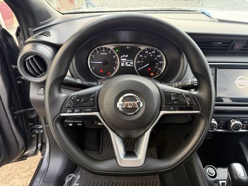 Used 2018 Nissan Kicks S image 19