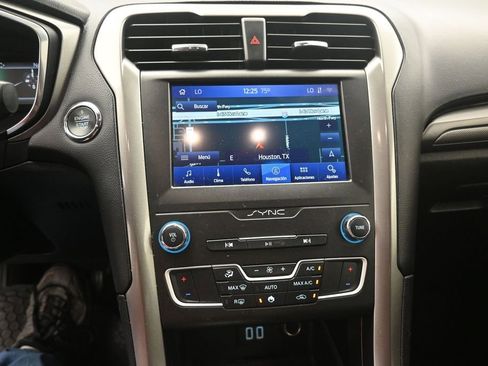 Used 2020 Ford Fusion SE FWD image 9