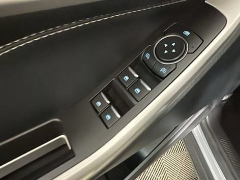 Used 2022 Ford Explorer XLT AWD/4WD image 11