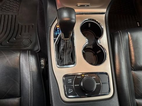 Used 2017 Jeep Grand Cherokee Limited AWD/4WD image 17