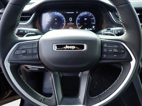 New 2025 Jeep Grand Cherokee Laredo w/ Luxury Tech Group I image 14