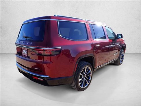 Used 2022 Jeep Wagoneer Series III w/ Premium Group I AWD/4WD image 4
