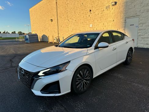 Used 2023 Nissan Altima 2.5 SV image 1