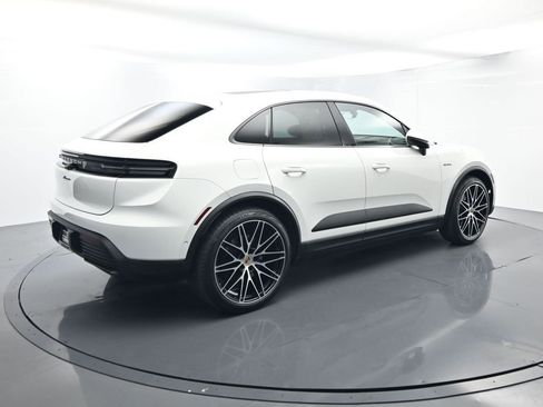 Used 2025 Porsche Macan Electric image 15