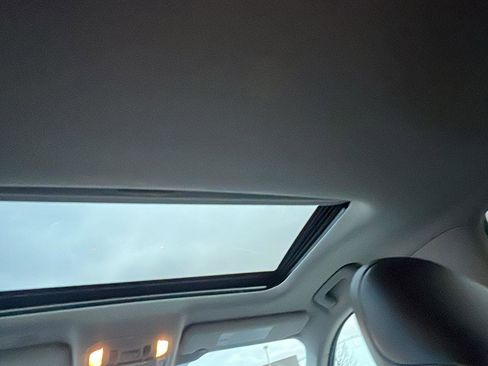 Used 2021 Toyota Highlander XLE image 20