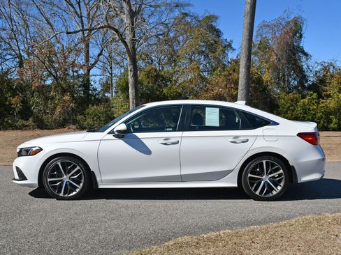 Used 2024 Honda Civic Touring image 2