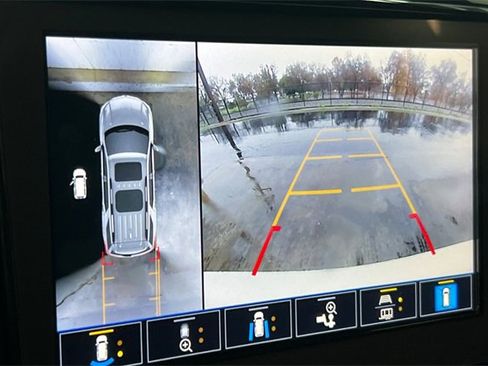 Used 2022 Chevrolet Traverse High Country image 25