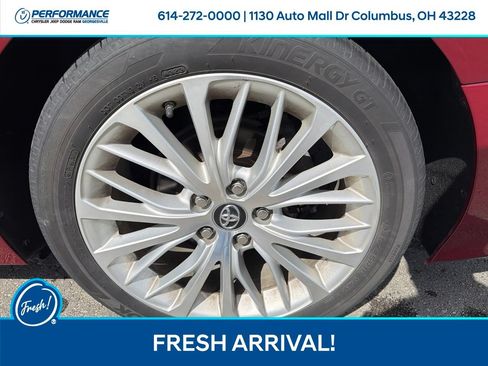 Used 2019 Toyota Camry XLE w/ Navigation Package FWD image 23