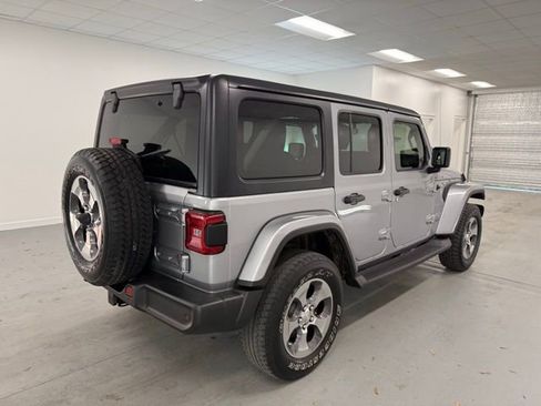Used 2019 Jeep Wrangler Unlimited Sahara image 6