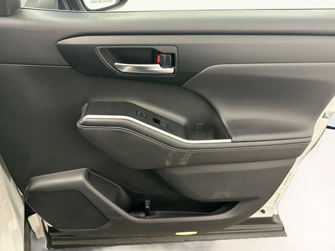 Used 2020 Toyota Highlander XLE image 36