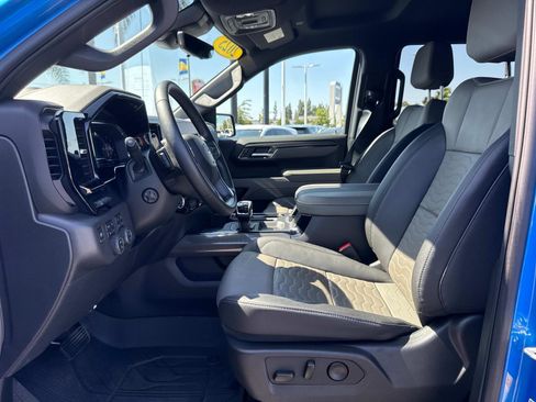 Used 2025 Chevrolet Silverado 1500 ZR2 w/ Technology Package image 14