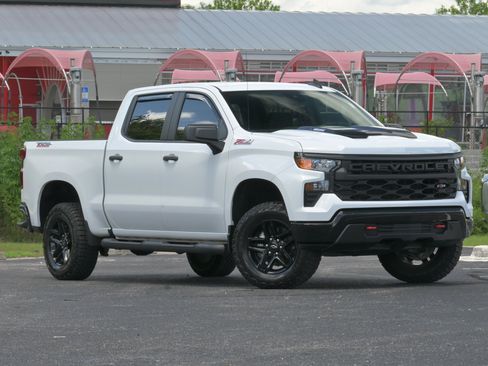 Used 2024 Chevrolet Silverado 1500 Custom Trail Boss AWD/4WD image 2