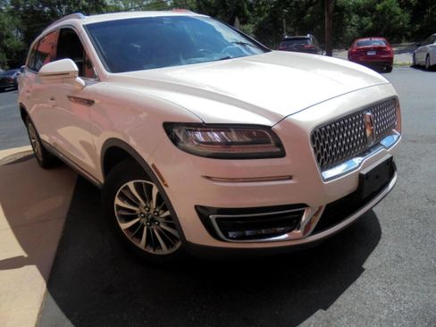 Used 2019 Lincoln Nautilus Select image 3