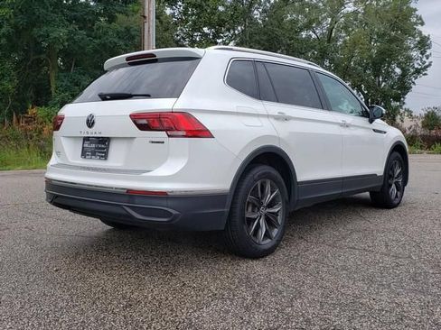Used 2023 Volkswagen Tiguan SE w/ Panoramic Sunroof Package AWD/4WD image 3