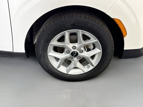 Used 2024 Kia Soul LX w/ Option Group 015 FWD image 31
