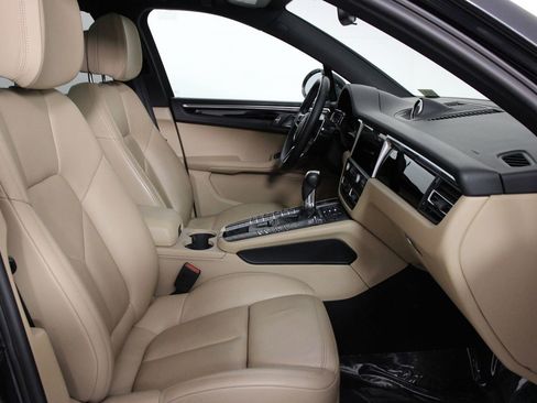 Certified 2021 Porsche Macan image 31
