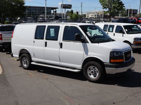 Used 2025 GMC Savana 2500 w/ Driver Convenience Package RWD image 2
