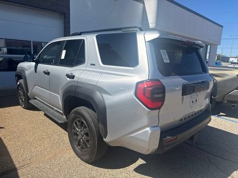 Used 2025 Toyota 4Runner SR5 AWD/4WD image 6