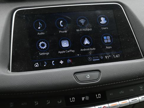 Used 2023 Cadillac XT4 Luxury w/ Cold Weather Package FWD image 12