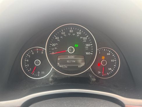 Used 2012 Volkswagen Beetle Launch Edition image 21