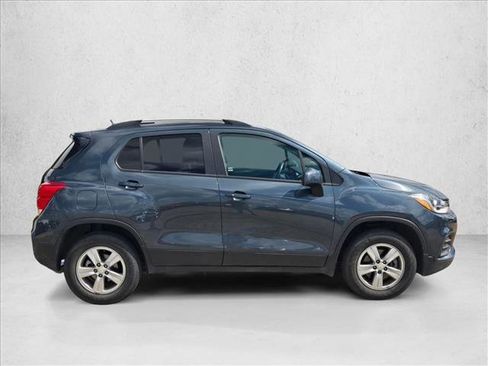 Used 2022 Chevrolet Trax LT w/ LT Convenience Package image 4