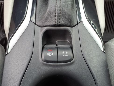 Used 2022 Toyota Corolla Cross LE w/ Moonroof Package AWD/4WD image 21