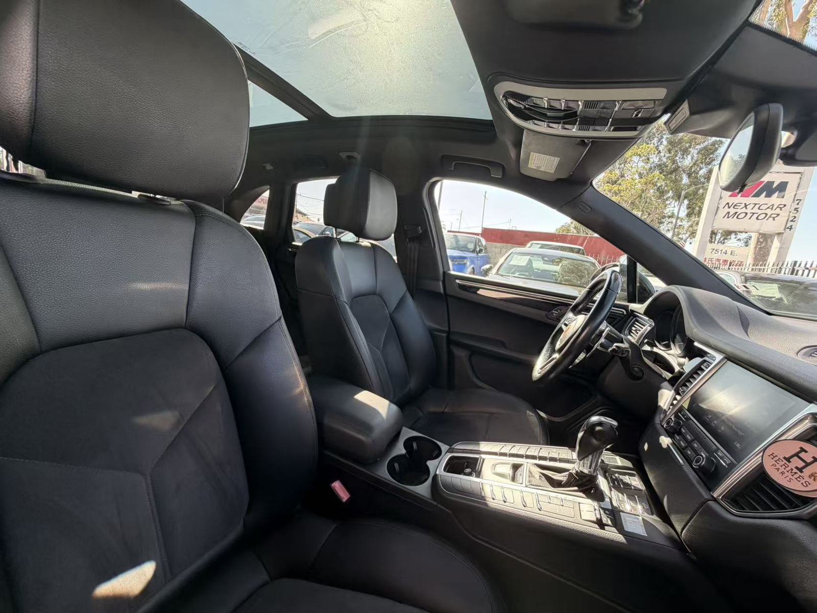 Used 2018 Porsche Macan AWD/4WD image 9